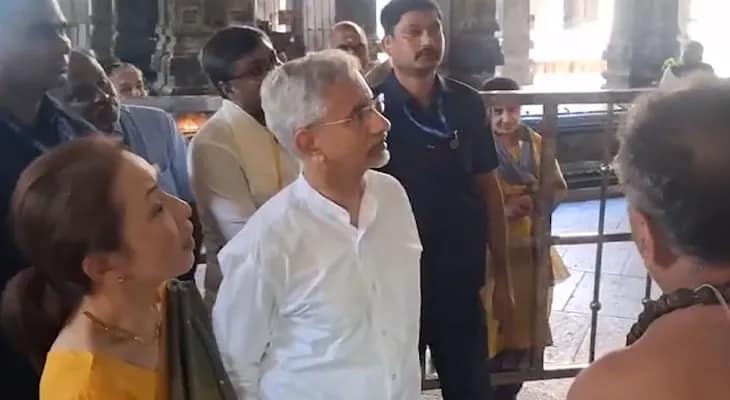 সপরিবারে তামিলনাড়ুর তিরুভানিক্কাভাল মন্দিরে গেলেন বিদেশমন্ত্রী এস জয়শঙ্কর