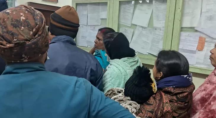 এসআইআরের শুনানি: তেহট্টের একটি ব্লকে কোলে বাচ্চা নিয়ে হেয়ারিং-এ এলেন মা