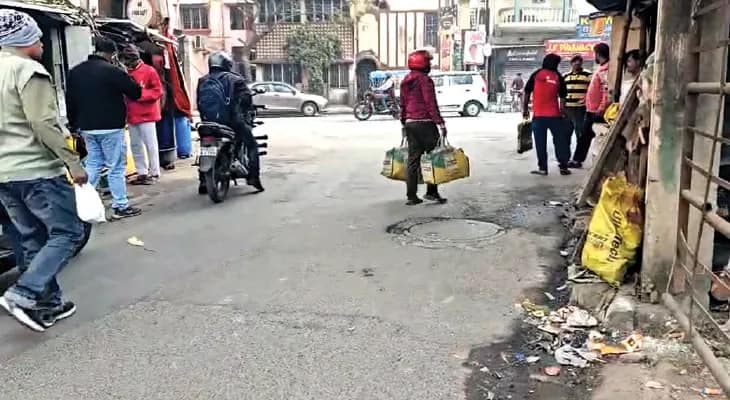 মজা করতে গুলি! নাবালকের এয়ার গানে রক্তাক্ত যুবক