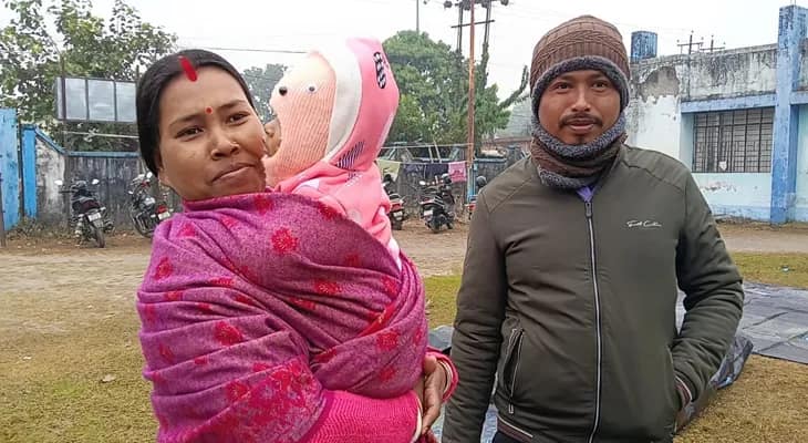 এসআইআর: ঠান্ডায় জবুথবু অবস্থা, আট মাসের শিশুকে নিয়ে শুনানি কেন্দ্রে বাবা-মা