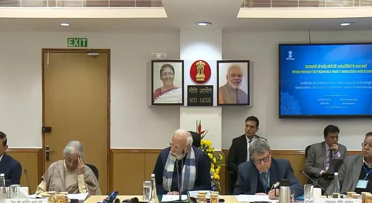 অর্থনীতিবিদদের সঙ্গে বৈঠকে প্রধানমন্ত্রী নরেন্দ্র মোদি