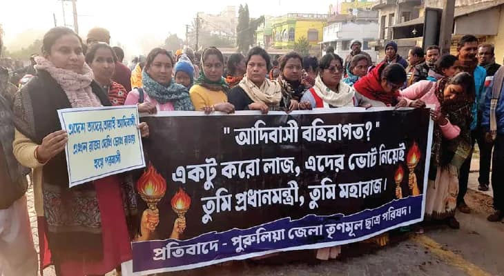 ২০০২ সালের তালিকায় নাম থাকা সত্ত্বেও শুনানিতে ডাক আসায় আতঙ্ক, পুরুলিয়ায় লাইনে অসুস্থ বৃদ্ধ, বৃদ্ধারা, হয়রানি