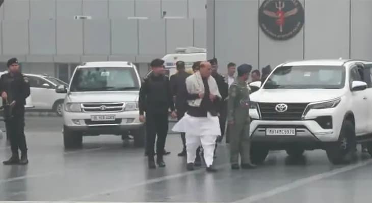 নয়াদিল্লি থেকে অযোধ্যার উদ্দেশে রওনা দিলেন প্রতিরক্ষামন্ত্রী রাজনাথ সিং