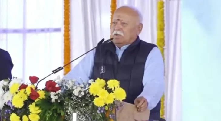 ছত্তিশগড়ের রাইপুরে সভায় বক্তব্য রাখছেন আরএসএস প্রধান মোহন ভাগবত