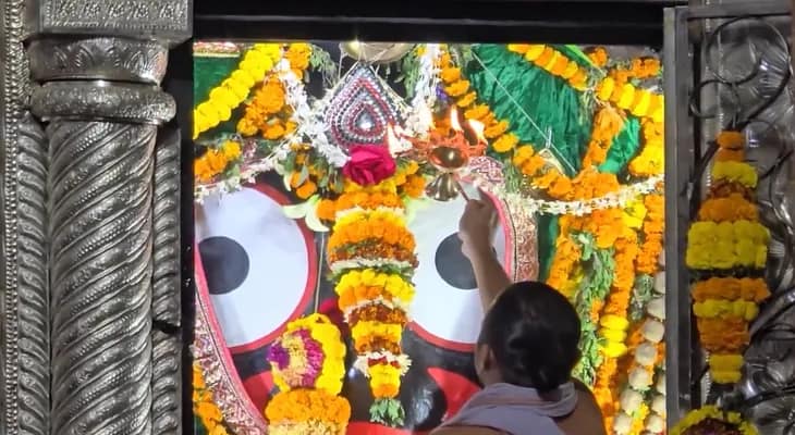 পুরীতে জগন্নাথ দেবের সন্ধ্যা আরতি চলছে