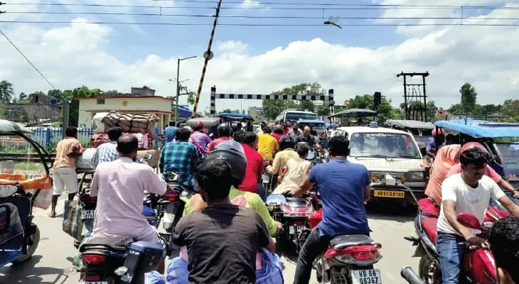 সামসি রেলগেটে নরক যন্ত্রণা, ফ্লাইওভার চান বাসিন্দারা