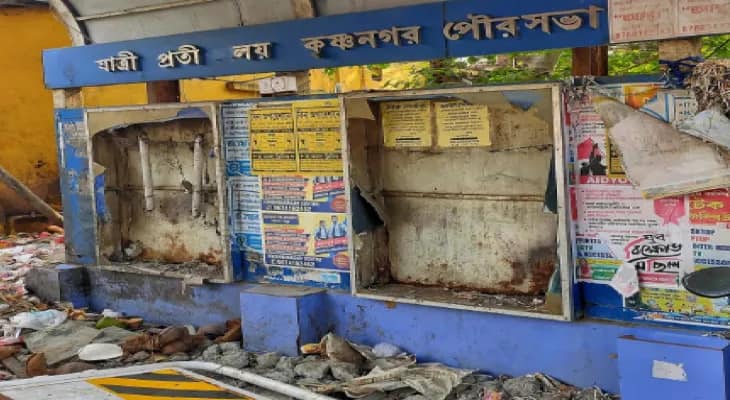 কৃষ্ণনগরের একাধিক যাত্রী প্রতীক্ষালয়ের অবস্থা বেহাল