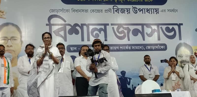 জোড়াসাঁকো কেন্দ্রের তৃণমূল প্রার্থী বিজয় উপাধ্যায়ের সমর্থনে বড়বাজারে মমতা বন্দ্যোপাধ্যায়ের জনসভা