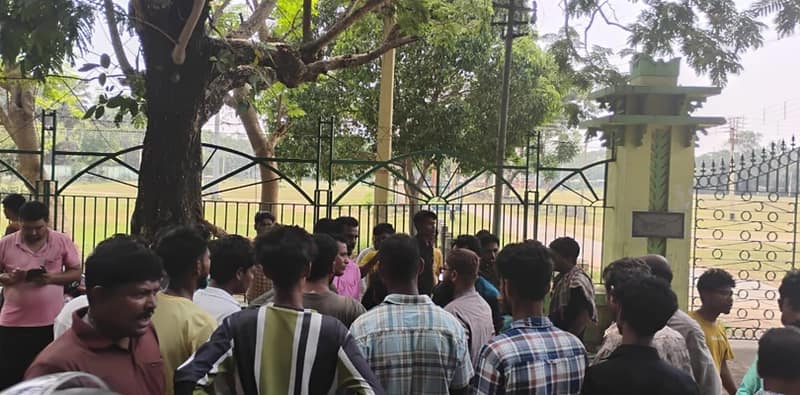 বীরভূমের একটি সরকারি আবাসনে নাবালিকা ধর্ষণের ঘটনায় দোষীদের শাস্তির দাবিতে বিক্ষোভ