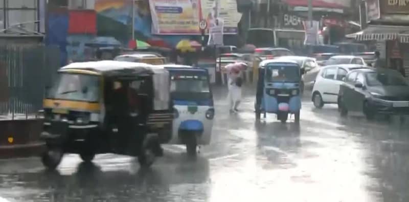 প্রবল বৃষ্টি চলছে দেরাদুনে