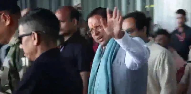 কলকাতায় এসে পৌঁছলেন উত্তরাধণ্ডের মুখ্যমন্ত্রী পুষ্কর সিং ধামি