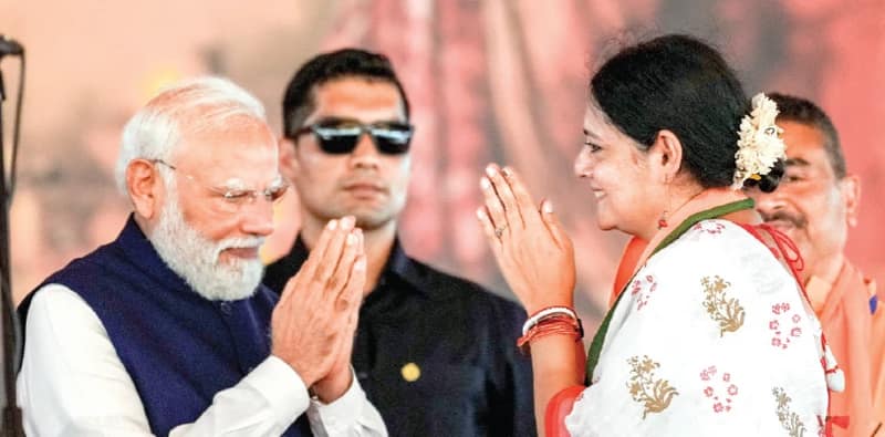 মন্ত্রীপদে অগ্নিমিত্রা শপথ নিতেই আবেগতাড়িত আসানসোলবাসী