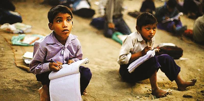 দেশে লক্ষাধিক স্কুলে বিদ্যুৎ, ছাত্রীদের শৌচালয় নেই!