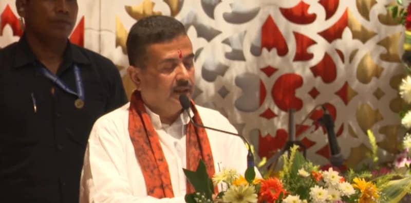 ধনধান্য অডিটোরিয়ামে বক্তব্য রাখছেন মুখ্যমন্ত্রী শুভেন্দু অধিকারী