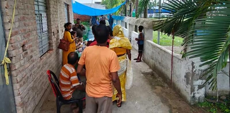 আজ ফলতা বিধানসভায় নির্বাচন চলছে, সকাল থেকেই বুথে বুথে ভোটারদের লম্বা লাইন
