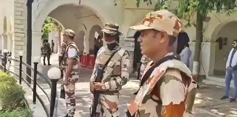 কানপুর: পুলিশ কমিশনারেট ঘেরাও আইটিবিপি’র জওয়ানদের, চাঞ্চল্য