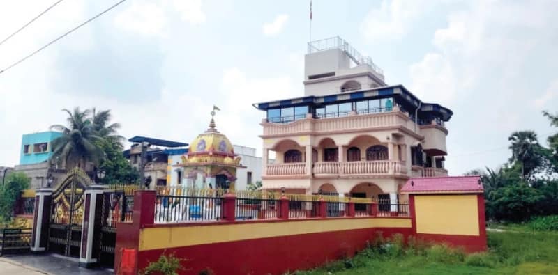 বাড়ি যেন রাজপ্রাসাদ  বিদেশি কুকুর থাকে এসি রুমে! সৌমেন ঘনিষ্ঠ নেতার বাড়িতে বিজেপির বিক্ষোভ