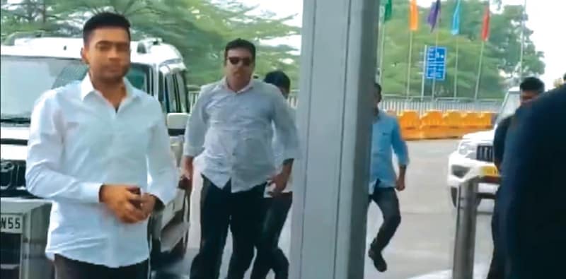 সংসদীয় দলের ভাঙন রুখতে দিল্লিতে অভিষেক