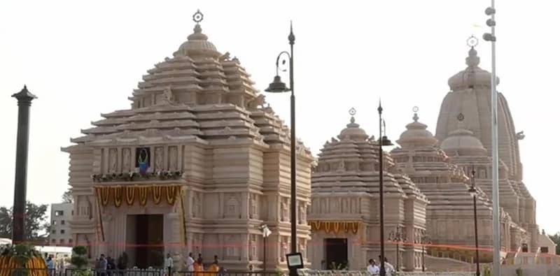 জগন্নাথ মন্দির দেখতে কালনার প্রচুর মহিলা সরকারি বাসে যাচ্ছেন দীঘা