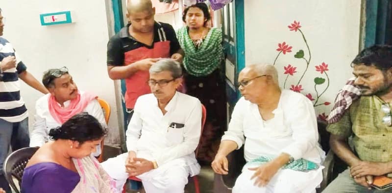 নিহত মৎস্যজীবীদের পরিবারের পাশে পুত্র সহ প্রাক্তন মন্ত্রী কান্তি
