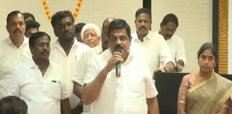 তামিলনাড়ু: মুখ্যমন্ত্রী বিজয়ের দল টিভিকে-তে যোগ দিলেন তিন শতাধিক এআইএডিএমকে সদস্য