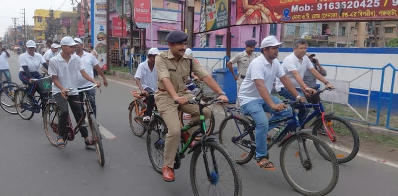উলুবেড়িয়ায় বিশ্ব বাইসাইকেল দিবস উদযাপন, অংশ নিলেন উলুবেড়িয়ার মহকুমাশাসক ও এসডিপিও
