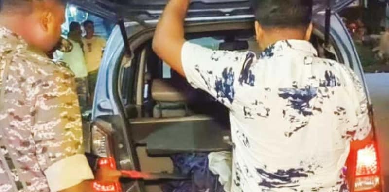 বোমা-বন্দুক পাচার রুখতে নাকা তল্লাশি চালাচ্ছে পুলিশ