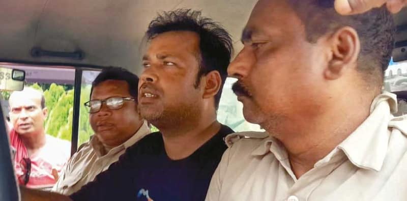 তোলাবাজির অভিযোগে গ্রেপ্তার মেমারির গফ্ফর, তোলা না দিলেই তুলে এনে চলত মারধর