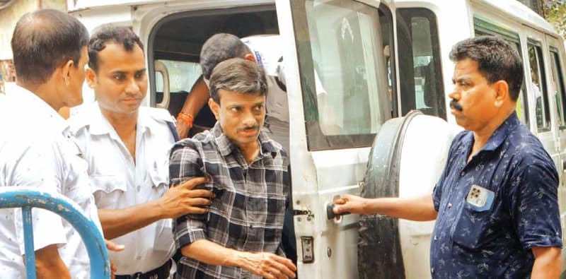 কাউন্সিলার বাপ্পাকে বের করতে এল কেন্দ্রীয় বাহিনী