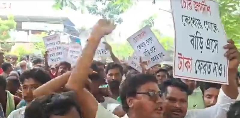 সিতাইয়ের বিধায়ক তৃণমূল কংগ্রেসের সঙ্গীতা রায়ের বাড়ির সামনে বিক্ষোভ, 'চোর' লেখা পোস্টার নিয়ে মিছিল