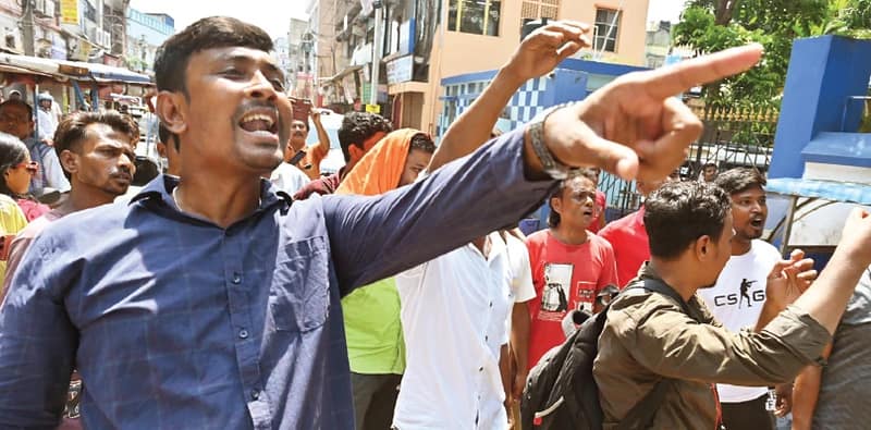 ‘দলে এত দুর্নীতি! চোর বলছে, ডিম ছুঁড়ছে’, আক্ষেপ শর্মিলার