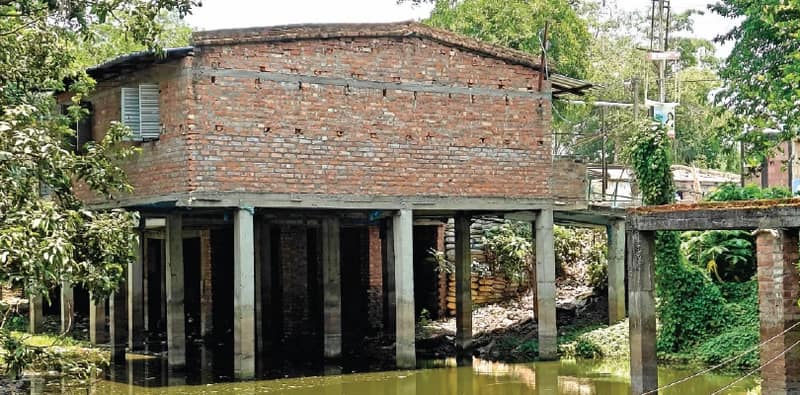 সরকারি নয়ানজুলিতেই টাকার বিনিময়ে অবৈধ দোকান নির্মাণ, তারকেশ্বর-বৈদ্যবাটিতে অভিযোগ