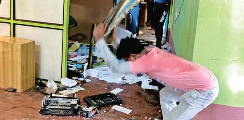 জাহাঙ্গিরে জনরোষ, ফলতার বাড়ি-পার্টি অফিসে ভাঙচুর, চলল অবাধ লুটপাট