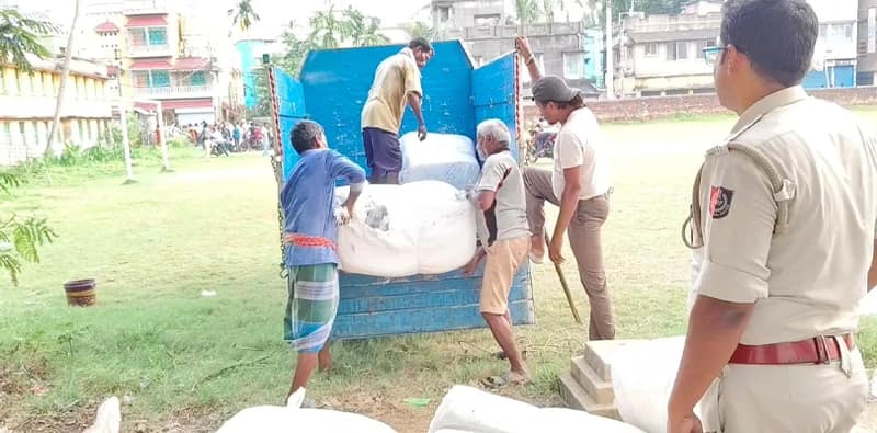 বাগনানে বিধায়কের বাড়ির অদূরে ক্লাব থেকে প্রচুর ত্রাণ সামগ্রী উদ্ধার করল পুলিশ