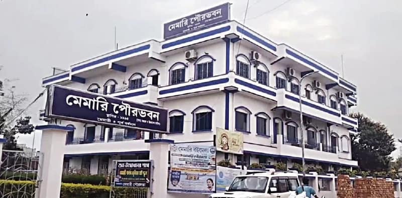 পুরপ্রধান সহ ইস্তফা ১০ কাউন্সিলারের, সংকটে মেমারি পুরসভা