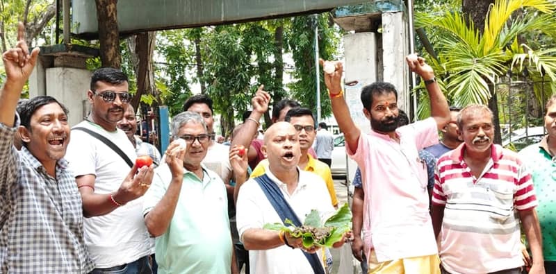 বিধাননগর উত্তর থানা থেকে কোর্টে নিয়ে যাওয়া হবে সব্যসাচী দত্তকে, তার আগে থানার বাইরে বিক্ষোভ বিজেপির, দেওয়া হচ্ছে চোর চোর স্লোগান