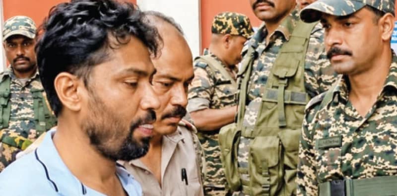 বাদশাহি খানা, যাপনে অভ্যস্ত পুষ্পার  হাঁড়ির হাল ফলতায় পুলিশ হেপাজতে