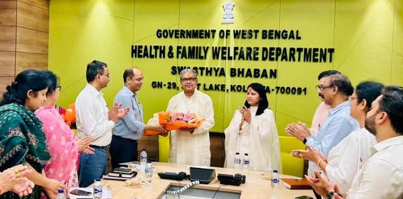 রাজ্যের স্বাস্থ্য দপ্তরের মন্ত্রী হিসাবে দায়িত্বভার গ্রহণ করলেন শারদ্বত মুখোপাধ্যায়