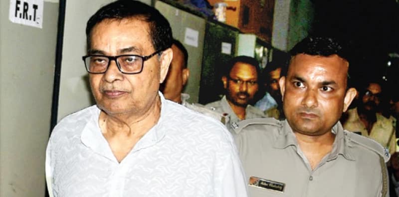 প্রাক্তন মন্ত্রী উজ্জ্বলের দুর্দিনে উধাও ঘনিষ্ঠরা, পাশে দাঁড়ালেন ‘বিরোধী’ মহুয়া