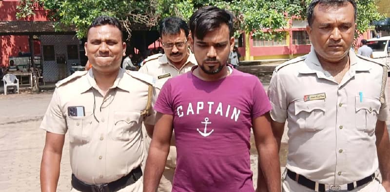 বাসে ছাত্রীর গলার নলি কেটে খুন, মাত্র দেড় বছরের মধ্যেই অভিযুক্ত যুবকের যাবজ্জীবন দিল আদালত