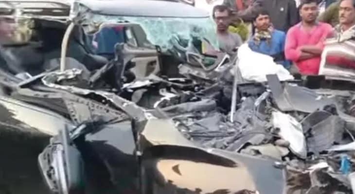 শক্তিগড় থানার স্বস্তিপল্লীর কাছে দাঁড়িয়ে থাকা ট্যাঙ্করে ধাক্কা কলকাতাগামী চারচাকা গাড়ির, মৃত তিন