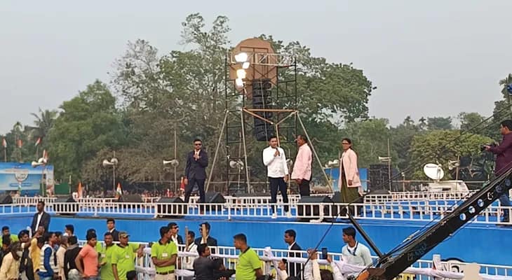 ‘মৃত’ বলে ঘোষণা করেছে কমিশন, এমন তিনজনকে বারুইপুরের সভায় হাজির করলেন অভিষেক