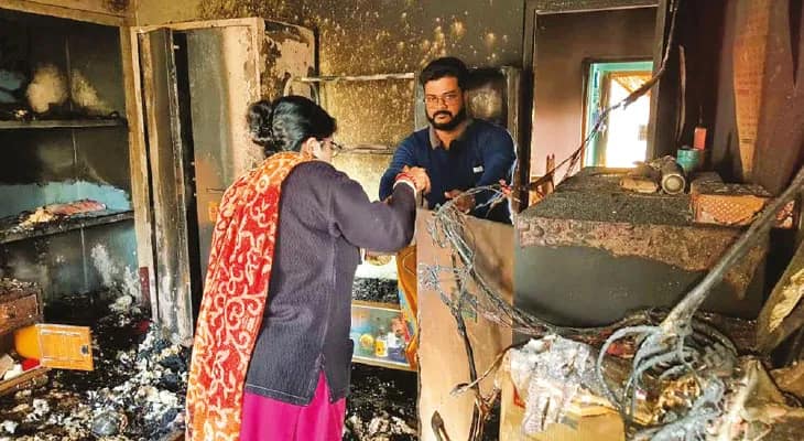চুরি করতে এসে মিলল না কিছুই, ক্ষোভে বাড়িতে আগুন ধরাল দুষ্কৃতীরা
