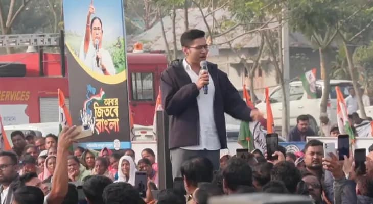 আলিপুরদুয়ারের সভামঞ্চ থেকেও কেন্দ্রের বিরুদ্ধে বঞ্চনার অভিযোগে সরব অভিষেক