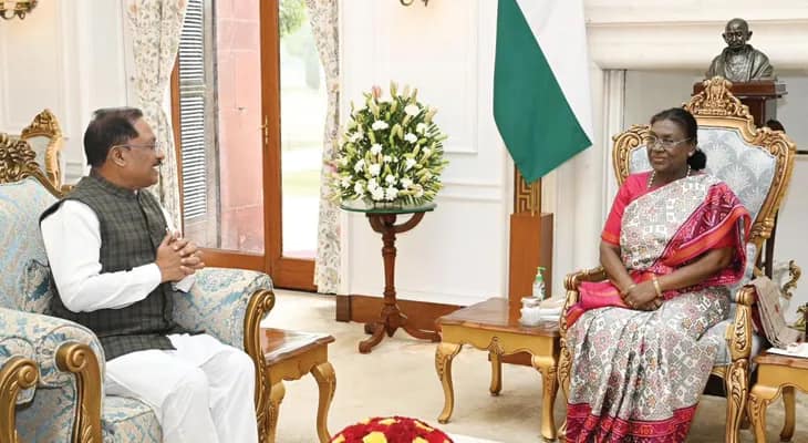 রাষ্ট্রপতি ভবনে গিয়ে রাষ্ট্রপতি দ্রৌপদী মুর্মুর সঙ্গে দেখা করলেন ছত্তিশগড়ের মুখ্যমন্ত্রী বিষ্ণুদেও সাঁই