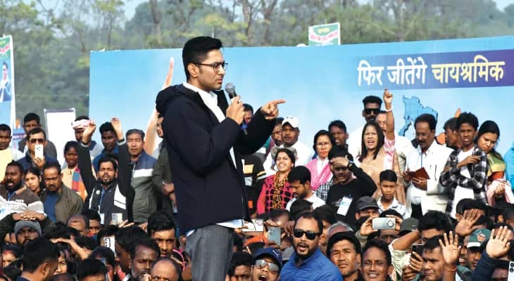 জিতলে ৩০০ টাকা হবে দৈনিক মজুরি, আশ্বাস সাংসদের, ‘মুশকিল আসান’ অভিষেক