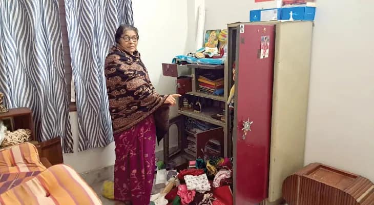 প্রতিবেশীদের গেটে ছিটকিনি আটকে রাতে ফাঁকা বাড়িতে চুরি, বালুরঘাট শহরে পরপর হাতসাফাই, বাড়ছে আতঙ্ক