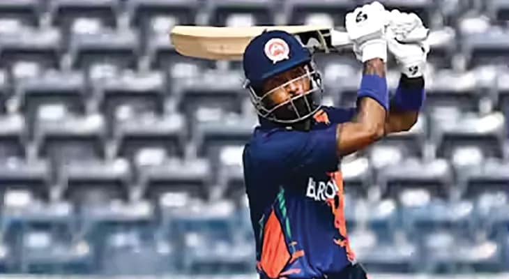 এক ওভারে পাঁচ ছক্কা হার্দিক পান্ডিয়ার