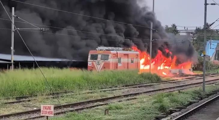 কেরলের ত্রিশূর রেলস্টেশনের পার্কিং লটে ভয়াবহ অগ্নিকাণ্ড, ক্ষতিগ্রস্ত প্রায় ৬০০টি বাইক