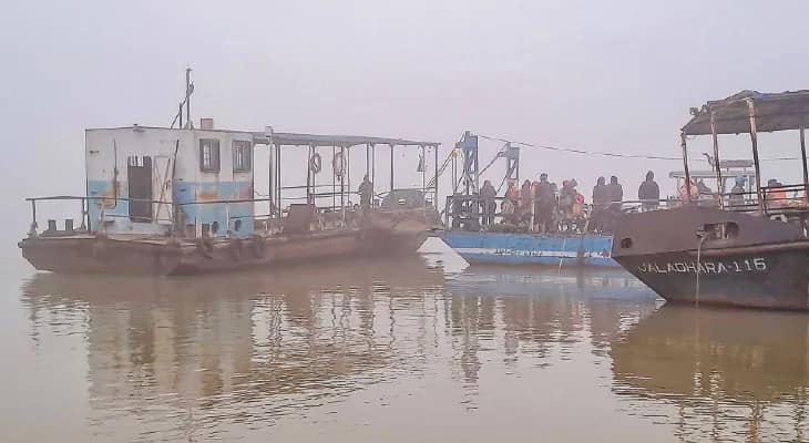 শান্তিপুরে কুয়াশার জন্য ৩ ঘণ্টা বন্ধ রইল একাধিক ঘাটের ফেরি চলাচল